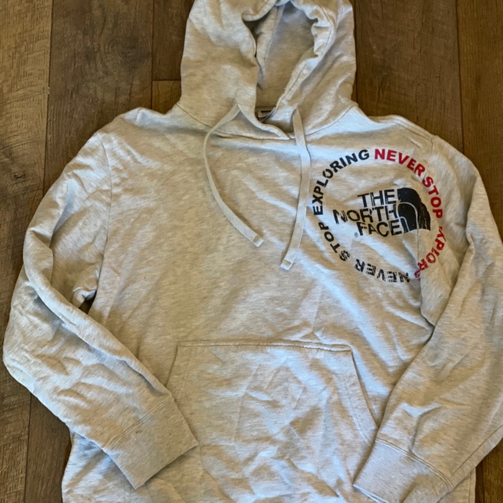 Men’s Northface sweatshirt